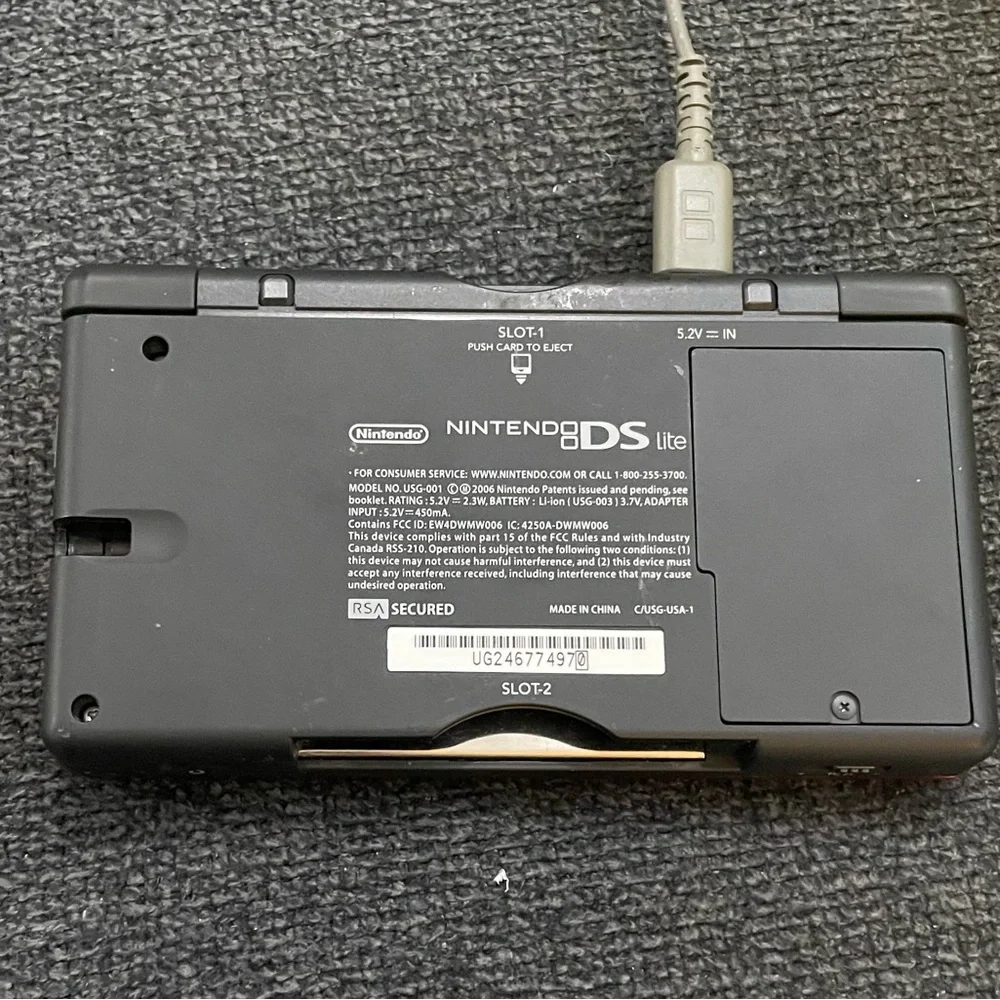 Nintendo DS Lite- excellent condition - comes with 13 games +